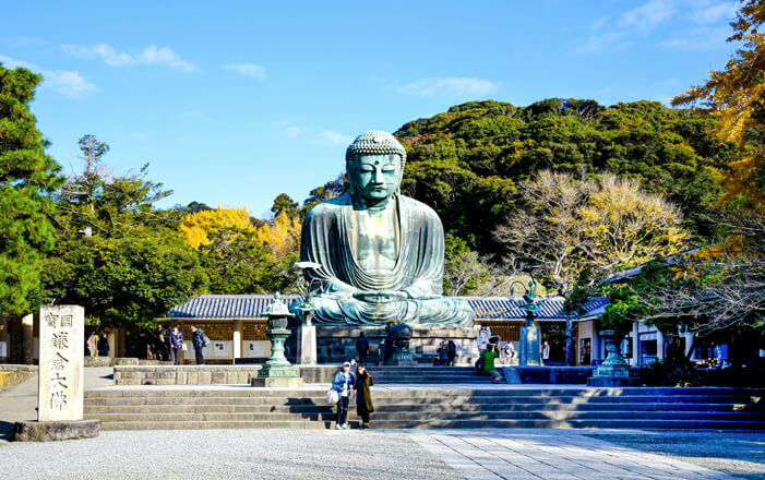 visiting Kamakura buddha alone